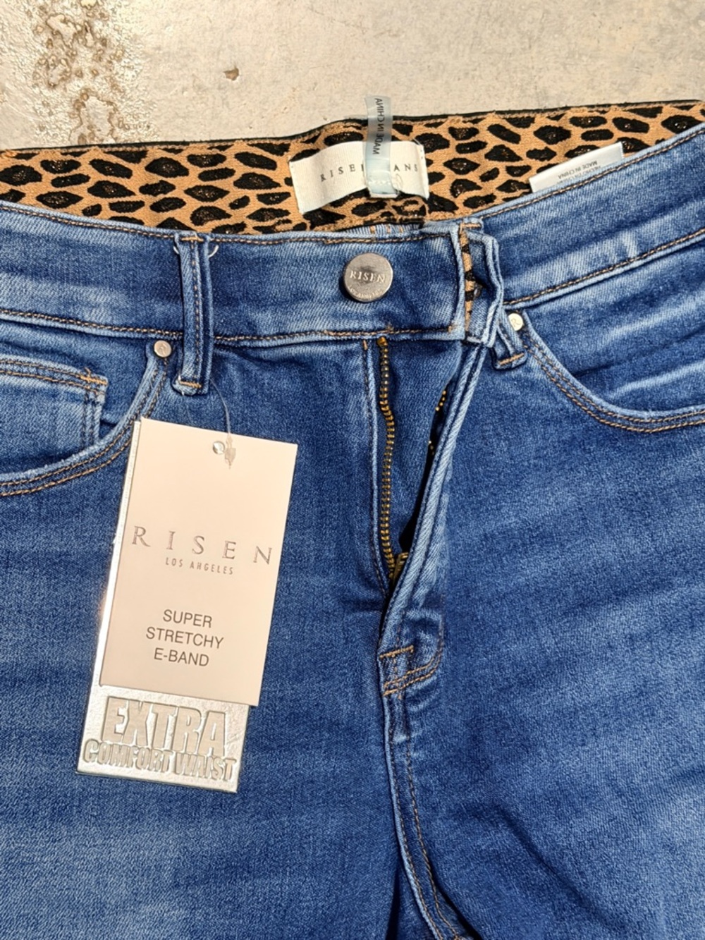 High-Rise mid-rise crop Jeans by Risen size 7, waist 28 tummy control - Picture 3 of 6